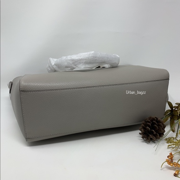 Michael Kors Kimberly Large 3 in 1 Tote - Picture 6 of 16